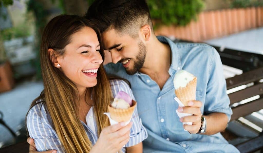 Couple on Ice Cream Date Night Johnson City TN