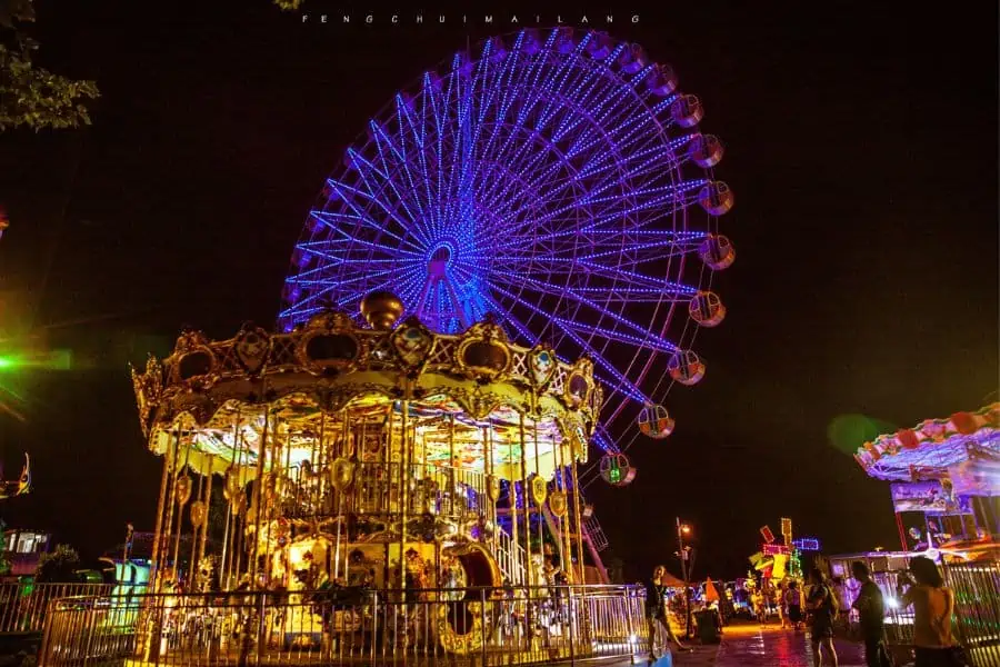 ferris wheel and carosel lights at night representing Knoxville September events