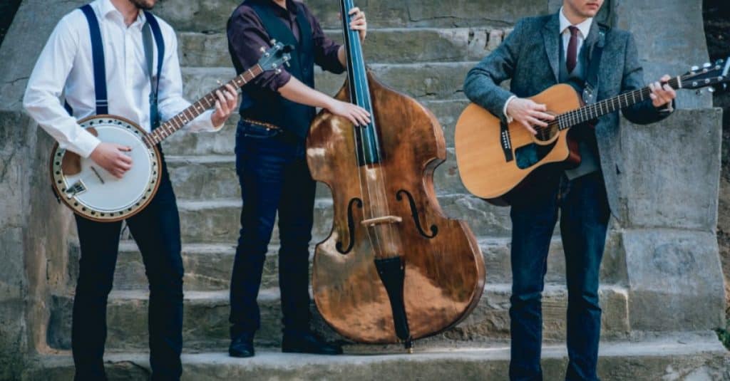 Outdoor Knoxville Concerts respresented by a trio of buskeers 